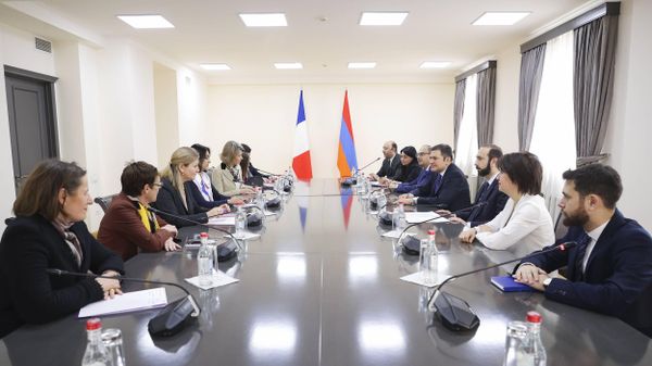 Արարատ Միրզոյանը Լաչինի թեման քննարկել է Ֆրանսիայի ԱԺ նախագահի հետ - Sputnik Արմենիա