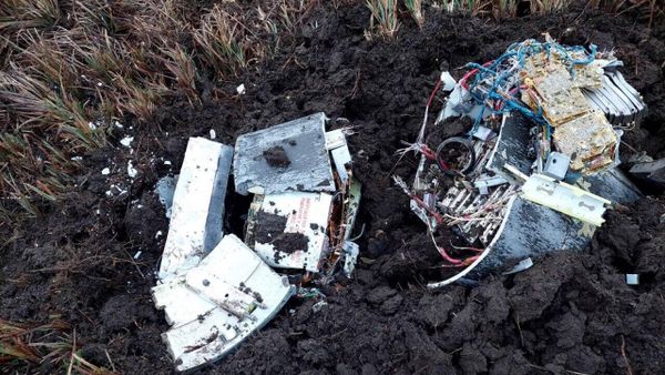Обломки ракеты у населенного пункта Ларга на границе с Украиной (14 января 2023). Молдова - Sputnik Армения