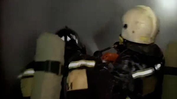 Тушение пожара в частном доме в Омской области - Sputnik Армения