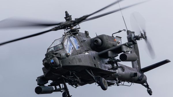 Вертолет AH-64 Apache на международных военных учениях Summer Shield XIV (26 апреля 2017). Латвия - Sputnik Армения