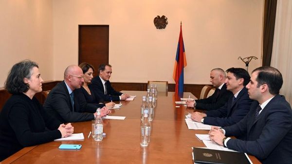 Встреча министра иностранных дел Арарата Мирзояна с генеральным секретарем ОБСЕ Хельгой Шмидт (18 января 2023). Вена - Sputnik Армения