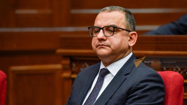 Вице-премьер Тигран Хачатрян во время правительственного часа в Парламенте Армении (18 января 2023). Еревaн - Sputnik Армения