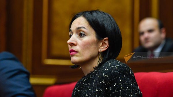 Министр ОНКС Жанна Андреасян во время правительственного часа в Парламенте Армении (18 января 2023). Еревaн - Sputnik Армения