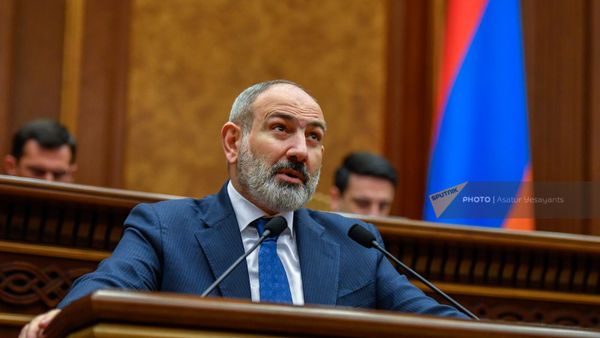 Премьер-министр Никол Пашинян во время правительственного часа в Парламенте Армении (18 января 2023). Еревaн - Sputnik Армения