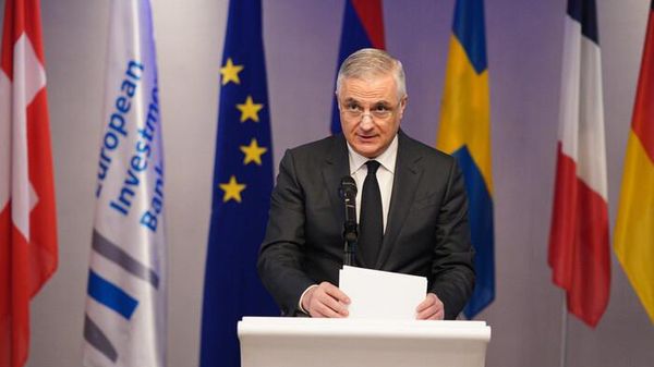 Вице-премьер Мгер Григорян принял участие в запуске инициативы Устойчивая Сюникская команда Европа (18 января 2023). Еревaн - Sputnik Армения