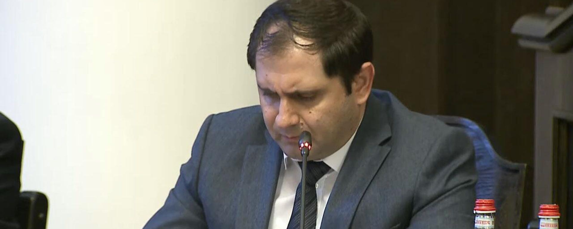 Министр обороны Сурен Папикян на экстренном заседании правительства в связи с пожаром в воинской части и гибелью 15 солдат (19 января 2023). Ереван - Sputnik Армения, 1920, 19.01.2023