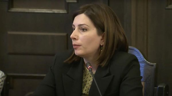 Министр здравоохранения Анаит Аванесян на экстренном заседании правительства в связи с пожаром в воинской части и гибелью 15 солдат (19 января 2023). Ереван - Sputnik Армения