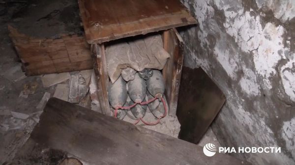  МГБ ЛНР обнаружило тайник с самодельным взрывным устройством из шести 120-миллиметровых мин - Sputnik Армения