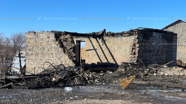 Сгоревшая воинская часть в селе Азат. где погибли 15 солдат (19 января 2023). Гегаркуник - Sputnik Армения