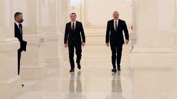 Встреча премьер-министра Грузии Ираклия Гарибашвили и президента Азербайджана Ильхама Алиева (29 сентября 2021). Баку - Sputnik Армения