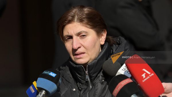 Акция протеста родителей погибших в 44-дневной войне военнослужащих у здания Следственного комитета (20 января 2023). Еревaн - Sputnik Армения
