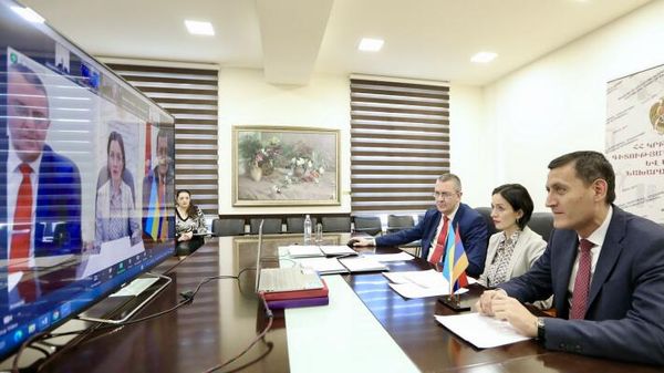 Министр ОНКС Жанна Андреасян на онлайн-подписании Меморандума о намерениях о создании армяно-украинской международной школы в Одессе (21 января 2023). Еревaн - Sputnik Армения
