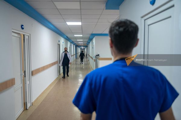 Руководитель торакоскопической службы Медицинского центра Сурб Григор Лусаворич Петр Древаль Руководитель торакоскопической службы Медицинского центра Сурб Григор Лусаворич Петр Древаль - Sputnik Армения