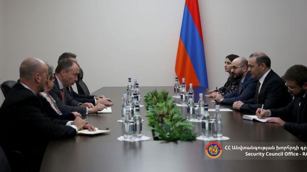 Секретарь совбеза Армен Григорян принял специального представителя ЕС по Южному Кавказу и кризису в Грузии Тойво Клаара (23 января 2023). Ереван - Sputnik Армения