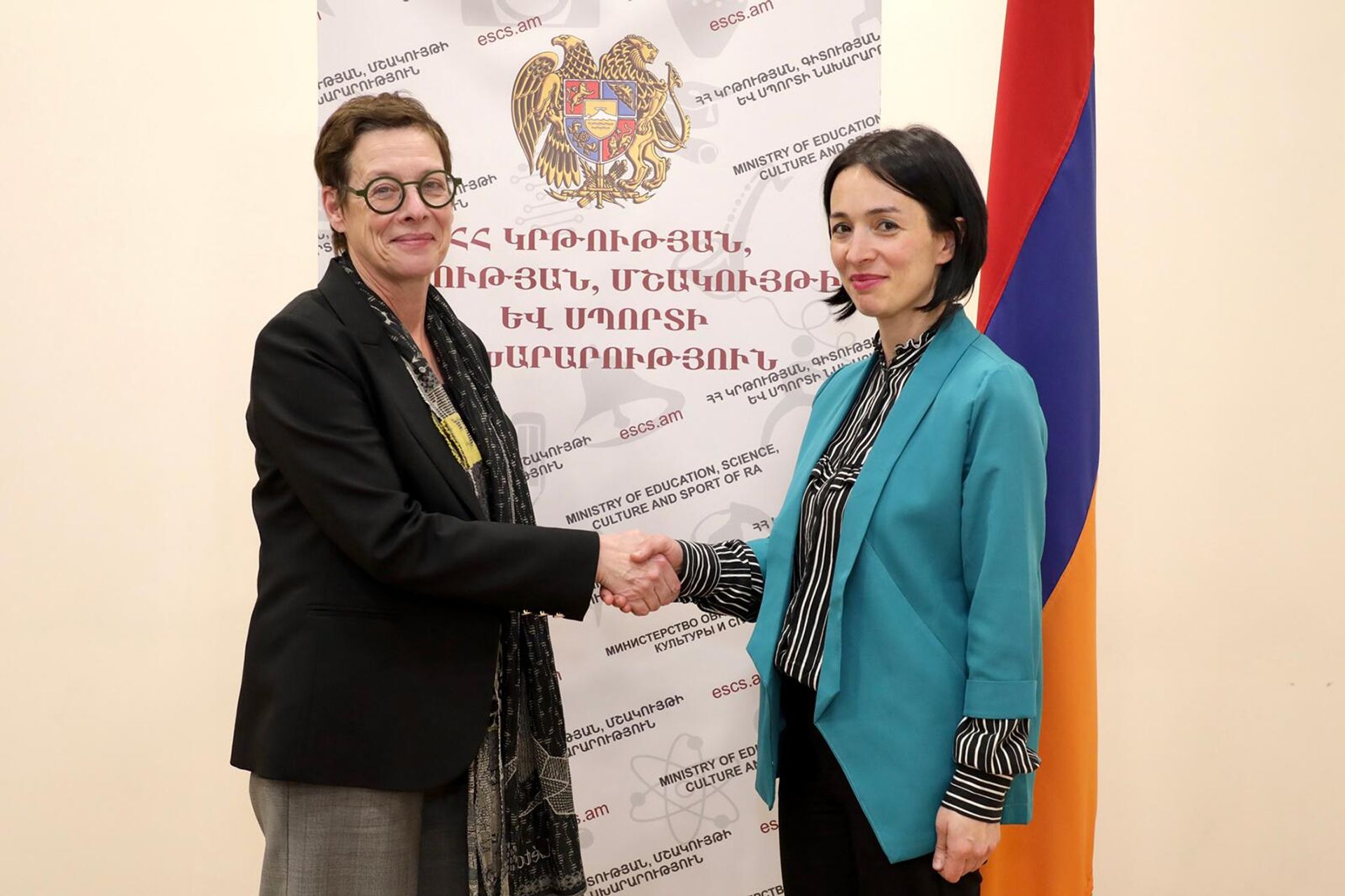 Министр ОНКС Жанна Андреасян приняла Чрезвычайного и полномочного посла Франции Анн Луйо (25 января 2023). Еревaн - Sputnik Армения, 1920, 25.01.2023