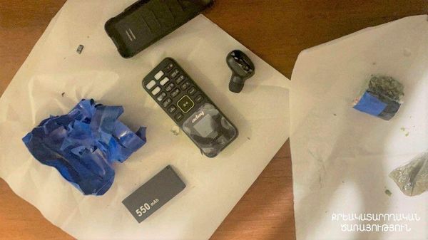 Сотрудники УИУ Ванадзор нашли телефон, наушники и наркотические вещества у посетителя одного из осужденных - Sputnik Армения