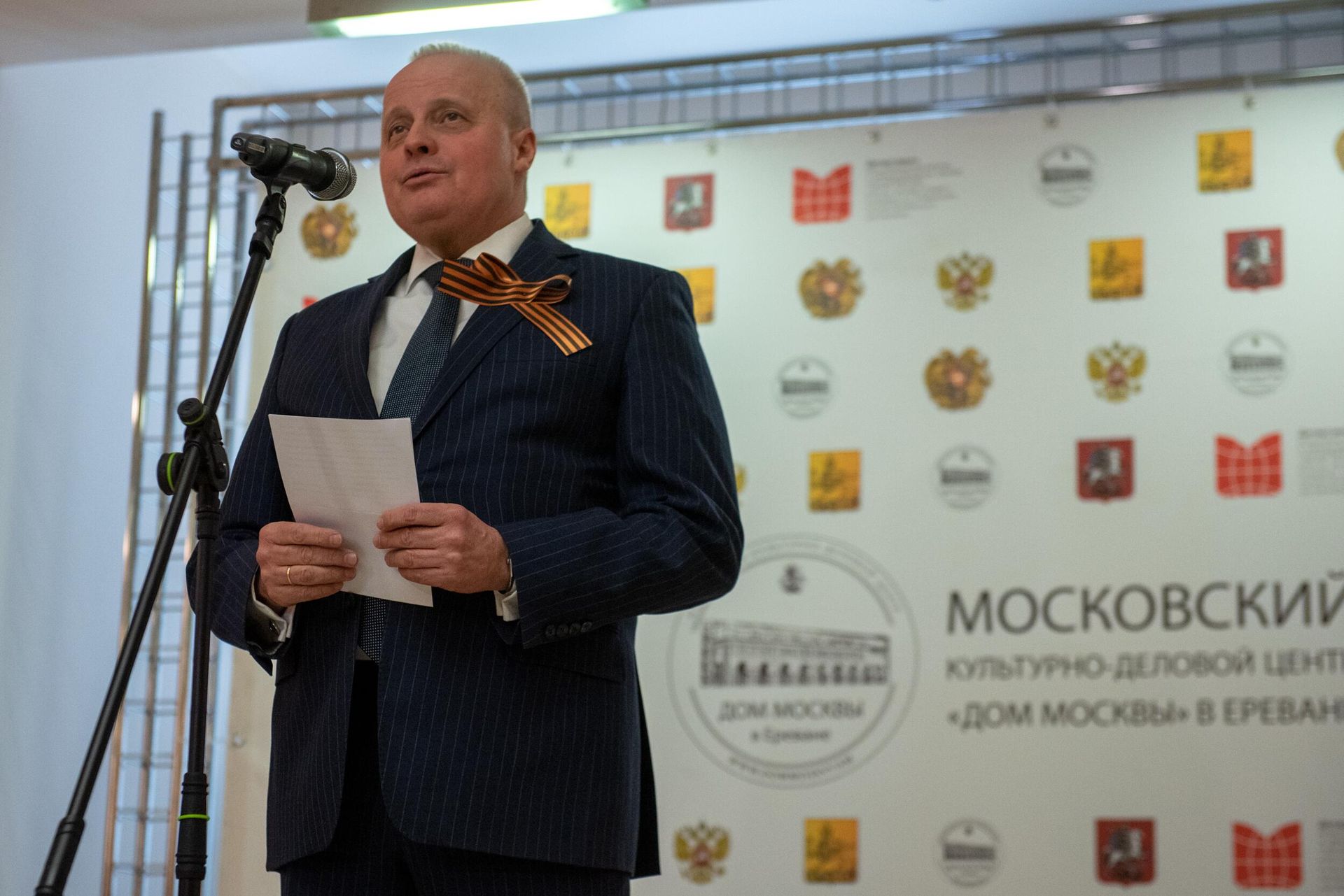 Чрезвычайный и полномочный посол России Сергей Копыркин выступает на открытии выставки, приуроченной к блокаде Ленинграда (26 января 2023). Еревaн - Sputnik Армения, 1920, 26.01.2023