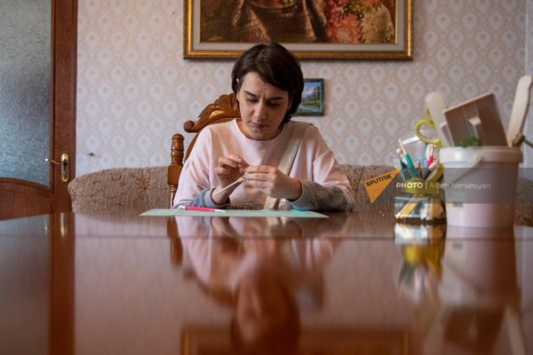 Лусине Гарибян лепит очередную фигурку - Sputnik Армения