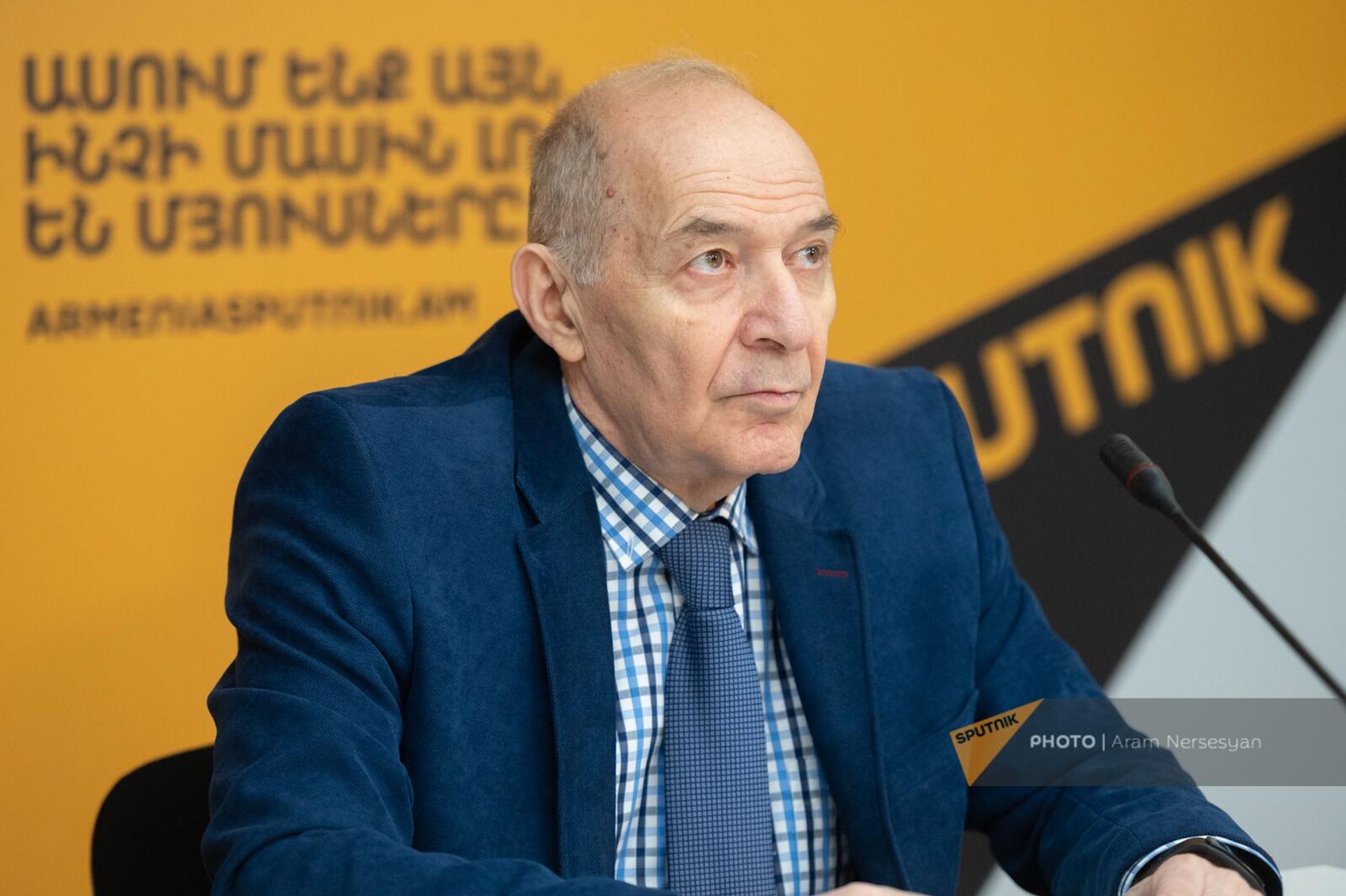 Геворг Погосян во время видеомоста Москва - Бишкек – Минск – Ереван на тему: Аналитическое сотрудничество славянских университетов в контексте развития евразийской интеграции (27 января 2023). Еревaн - Sputnik Армения, 1920, 27.01.2023