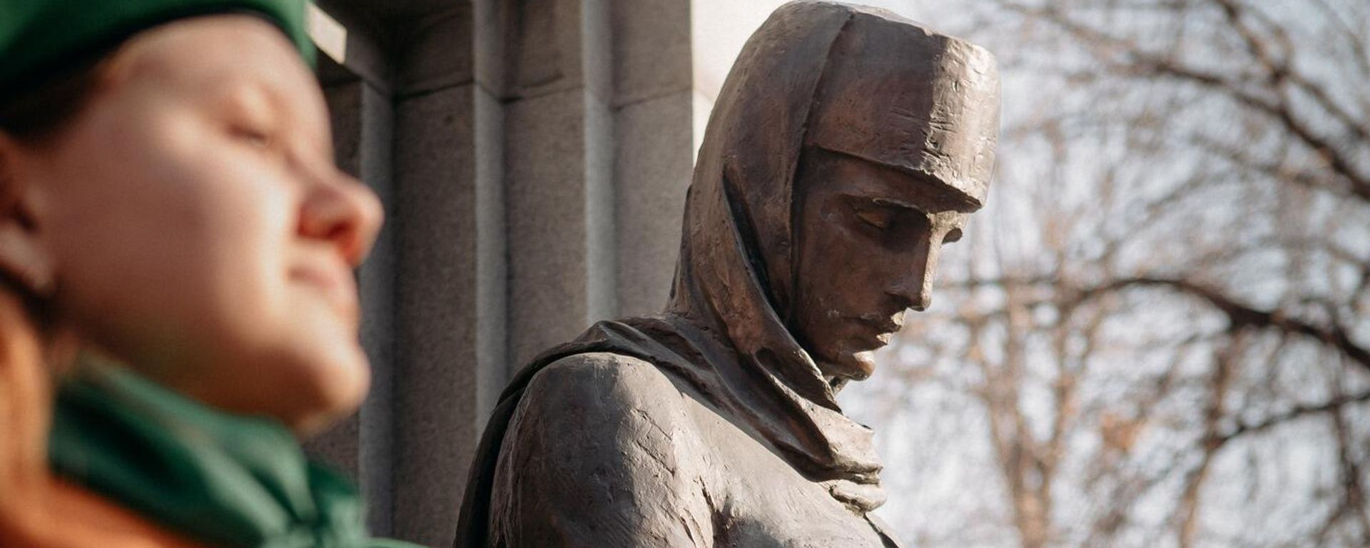 Возложение цветов к памятнику Детям блокадного Ленинграда в память жертв блокады Ленинграда (27 января 2023). Еревaн - Sputnik Армения, 1920, 27.01.2023
