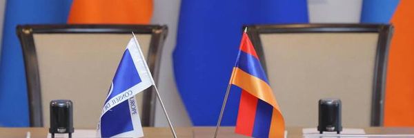 Флаги Армении и Европейского Совета  - Sputnik Արմենիա