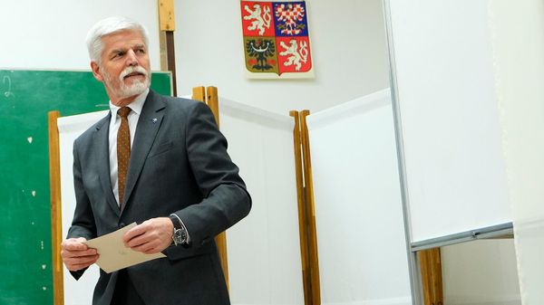 Кандидат в президенты Чехии, генерал армии в отставке Петр Павел готовится отдать свой голос во втором туре президентских выборов (27 января 2023). Черноучек - Sputnik Армения