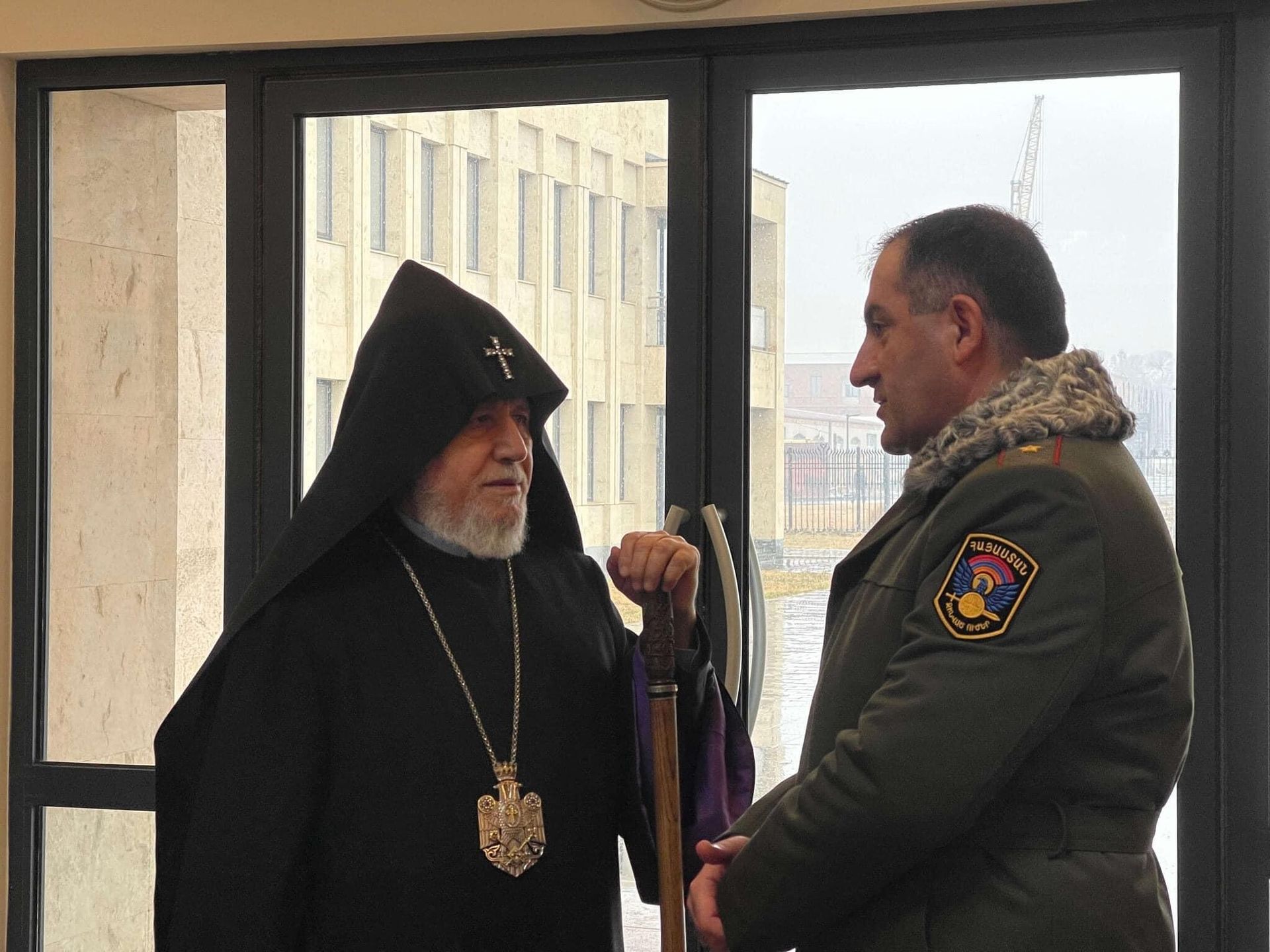 Католикос Гарегин II и начальник Генерального штаба ВС генерал-майор Эдуард Асрян - Sputnik Արմենիա, 1920, 29.01.2023