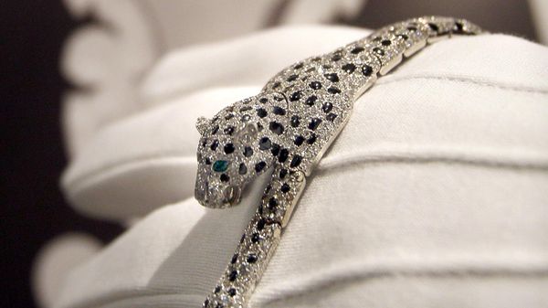 Браслет из оникса и бриллиантов от Cartier, когда-то принадлежавший Уоллис Симпсон, оцененный в 1,5-2,3 миллиона долларов и проданный за 12,5 миллионов на аукционе Sotheby's  - Sputnik Армения