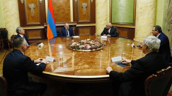 Փաշինյանի հանդիպումն արտախորհրդարանական ուժերի ղեկավարների հետ - Sputnik Արմենիա