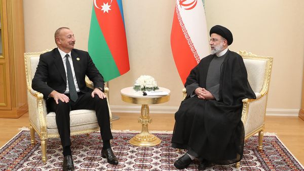 Встреча президентов Ирана и Азербайджана Сейеда Ибрахима Раиси и Ильхама Алиева (13 октября 2022). Астана - Sputnik Армения