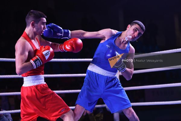 Поединок Генрика Саакяна и Роберта Хандояна (54 кг) на Чемпионате Армении по боксу среди мужчин (31 января 2023). Еревaн Поединок Генрика Саакяна и Роберта Хандояна (54 кг) на Чемпионате Армении по боксу среди мужчин (31 января 2023). Еревaн - Sputnik Армения
