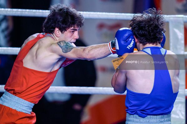 Поединок Сережи Арутюняна и Нарека Ованнисяна (67 кг) на чемпионате Армении по боксу среди мужчин (31 января 2023). Еревaн Поединок Сережи Арутюняна и Нарека Ованнисяна (67 кг) на чемпионате Армении по боксу среди мужчин (31 января 2023). Еревaн - Sputnik Армения