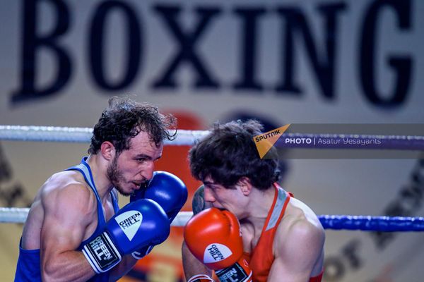 Поединок Сережи Арутюняна и Нарека Ованнисяна (67 кг) на чемпионате Армении по боксу среди мужчин (31 января 2023). Еревaн Поединок Сережи Арутюняна и Нарека Ованнисяна (67 кг) на чемпионате Армении по боксу среди мужчин (31 января 2023). Еревaн - Sputnik Армения