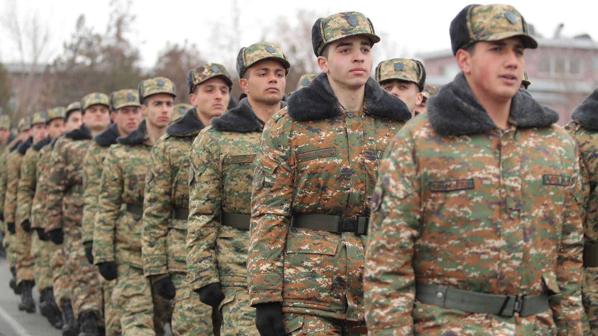 Армянские военнослужащие на учебном построении в воинской части МО - Sputnik Армения, 1920, 21.10.2025