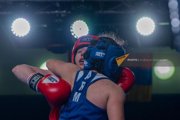 Поединок Ануш Григорян и Джульетты Маркарян на чемпионате Армении по боксу (2 февраля 2023). Еревaн - Sputnik Армения