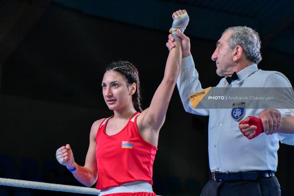 Победитель Нателла Чгриикян в бою с Викторией Язычян на чемпионате Армении по боксу (2 февраля 2023). Еревaн - Sputnik Армения