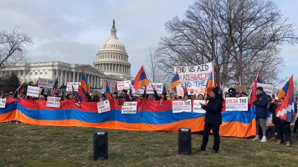 Армянская диаспора проводит акцию протеста на Капитолийском холме с требованием к правительству США применить санкции и прекращения всей помощи Азербайджану - Sputnik Армения