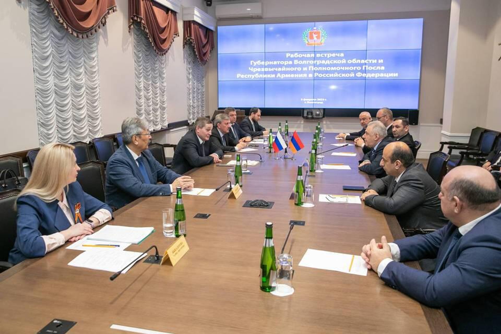 Чрезвычайный и полномочный посол Армении в России Вагаршак Арутюнян встретился с губернатором Волгоградской области Андреем Бочаровым (3 февраля 2023). Волгоград - Sputnik Արմենիա, 1920, 03.02.2023