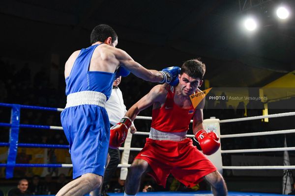 Ռուսլան Ասլիկյանը (Ռ) և Արթուր Բազեյանը պայքարում են մինչև 57 կգ քաշային կարգում - Sputnik Արմենիա