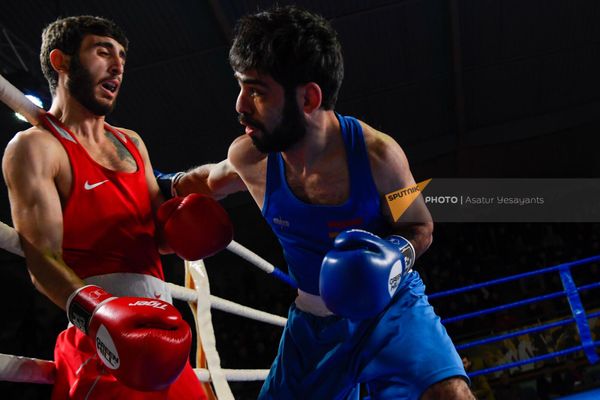 Ռուդոլֆ Գարբոյանը (R) և Արթուր Հովհաննիսյանը պայքարում են մինչև 51 կգ քաշային կարգում - Sputnik Արմենիա