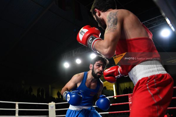 Ռուդոլֆ Գարբոյանը (R) և Արթուր Հովհաննիսյանը պայքարում են մինչև 51 կգ քաշային կարգում - Sputnik Արմենիա