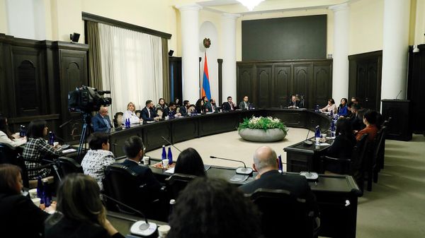 Премьер-министр Никол Пашинян принял участников программы iGorts по привлечению специалистов диаспоры в органы государственного управления республики (6 февраля 2023). Еревaн - Sputnik Արմենիա