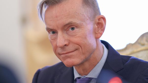 Директор Третьего департамента стран СНГ МИД России Александр Стерник во время переговоров глав МИД России и Туркменистана (22 февраля 2022). Москвa - Sputnik Армения