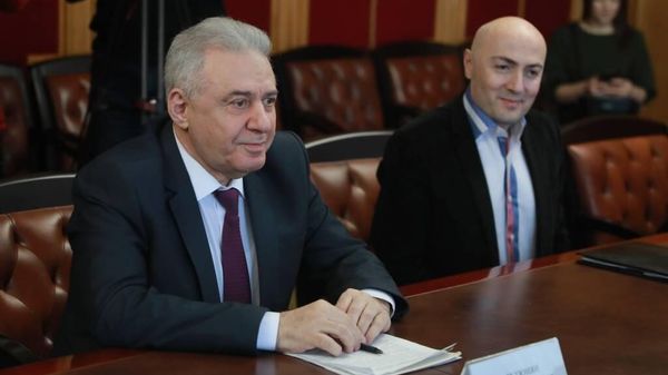 Посол Армении в РФ Вагаршак Арутюнян встретился с губернатором Ярославской области Михаилом Евраевым (15 февраля 2023). Ярославль - Sputnik Армения
