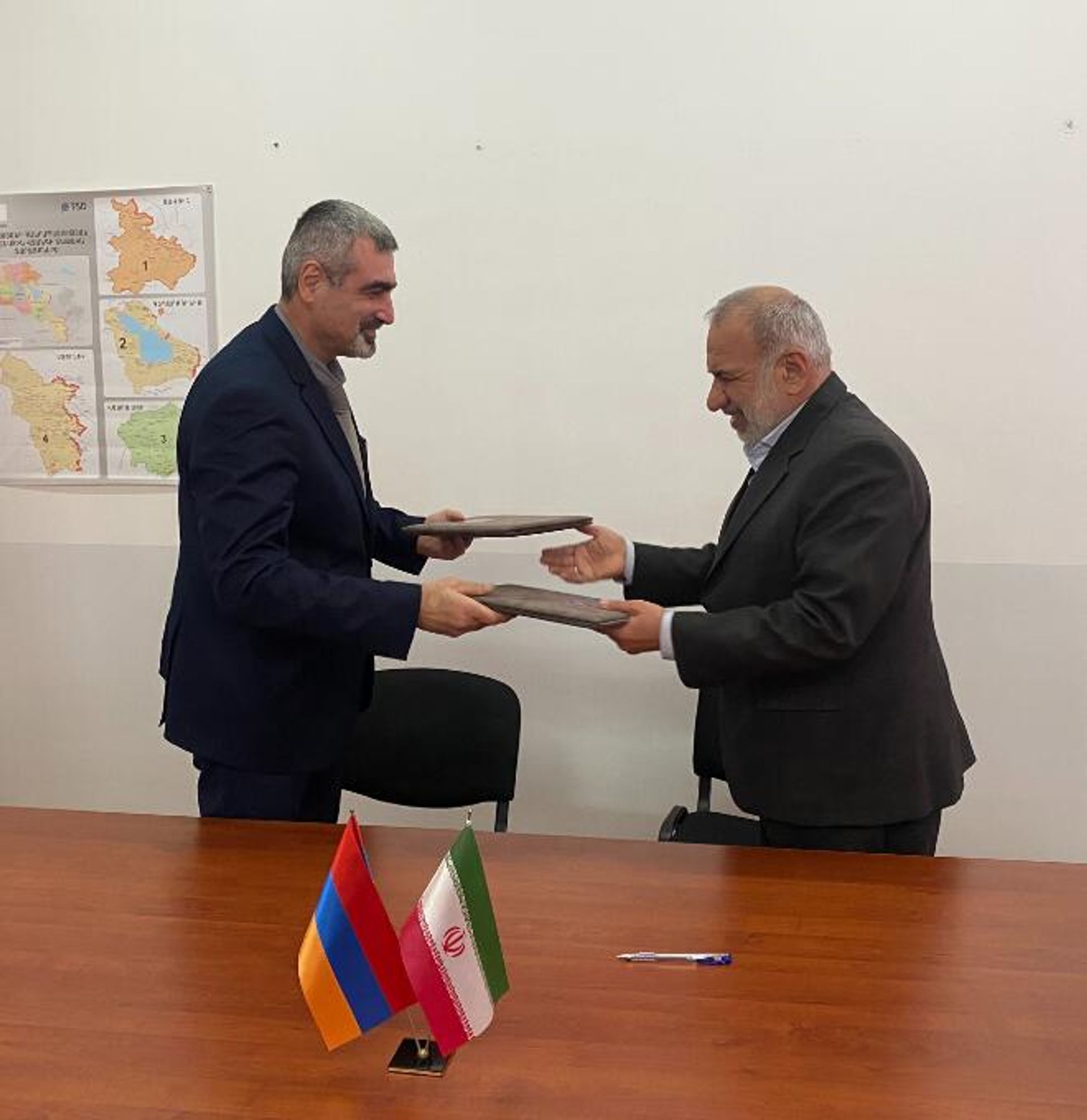 Гуманитарно-экспертный центр разминирования СНОК принял руководство Центра противоминной защиты ИРИ во главе с директором Мохаммадом Хоссейном Амиром Ахмади (16 февраля 2023). Еревaн - Sputnik Արմենիա, 1920, 16.02.2023