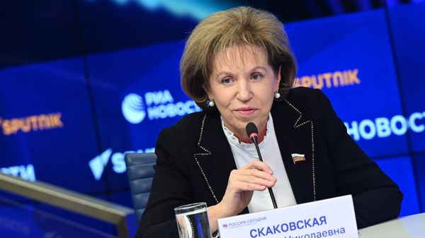 Заместитель председателя Комитета Совета Федерации по науке, образованию и культуре Людмила Скаковская во время торжественной церемонии награждения лауреатов Конкурса молодых ученых (24 ноября 2022). Москвa - Sputnik Армения