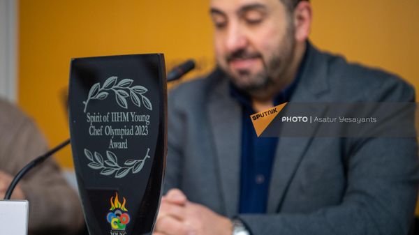 Арби Карахани на пресс-конференции на тему Национальная кухня Армении: удачи, задачи, проблемы (17 февраля 2023). Еревaн Арби Карахани на пресс-конференции на тему Национальная кухня Армении: удачи, задачи, проблемы (17 февраля 2023). Еревaн - Sputnik Армения