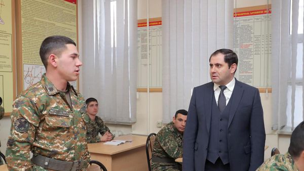 Սուրեն Պապիկյանն անակնկալ այց է կատարել Վազգեն Սարգսյանի անվան ռազմական համալսարան - Sputnik Արմենիա
