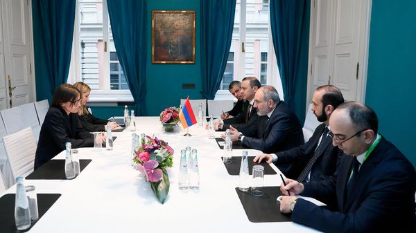 Премьер-министр Никол Пашинян встретился с председателем Международного комитета Красного Креста Мирьяной Сполярич в рамках Мюнхенской конференции по безопасности (17 февраля 2023). Мюнхен - Sputnik Армения