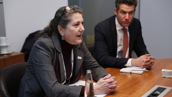 Министр иностранных дел Армении Арарат Мирзоян встретился с заместителем управляющего Агентства США по международному развитию (USAID) по вопросам Европы и Евразии Эрин Элизабет Макки (18 февраля 2023). Мюнхен - Sputnik Армения